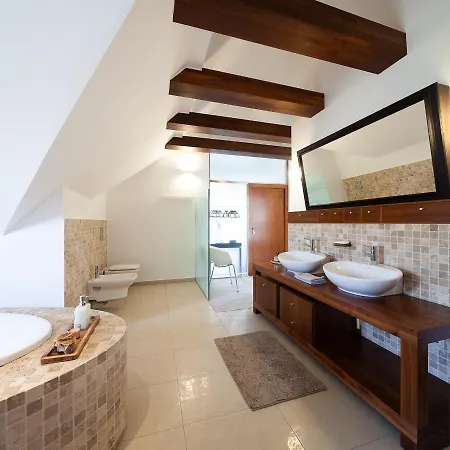 Silver Willow Luxury Apartment