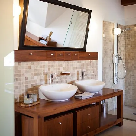 Silver Willow Luxury Apartment *