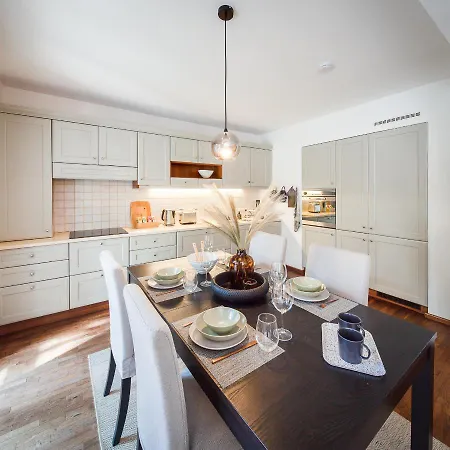 Silver Willow Luxury Apartment *